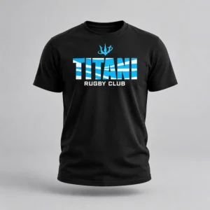 T-shirt nera Titani Zebrata, vista frontale, con tridente azzurro e scritta Titani a motivo zebrato.