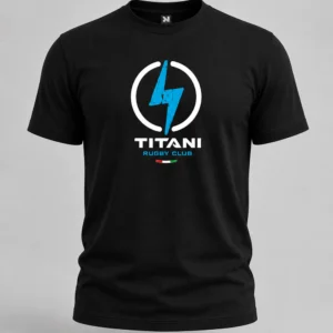 T-shirt nera Titani Power, vista frontale, con fulmine azzurro dentro un cerchio e scritta Titani Rugby Club.